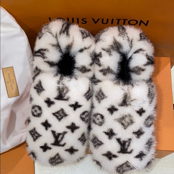 Louis Vuitton DREAMY FLAT LOAFER - Picture 5 of 7